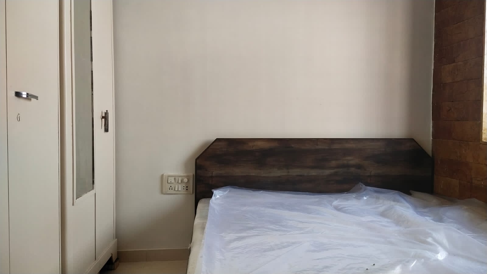 2 BHK Semi Furnished in Sunita Apartment , Peddar Road